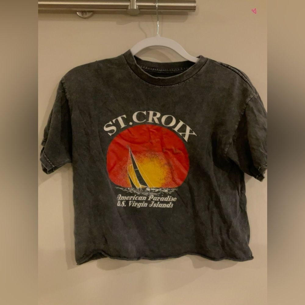 Brandy Melville ST. Croix Graphic Crop‎ T-Shirt - Acid Wash Black